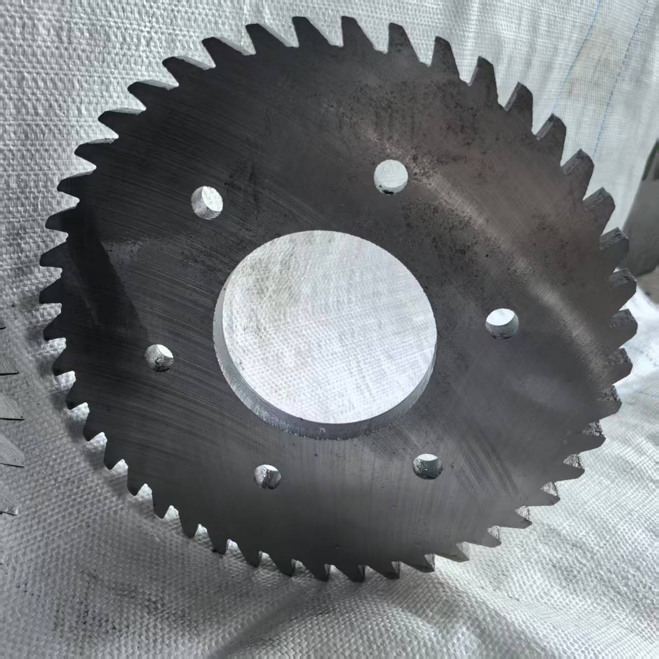 Proč získaly optimalizované gumové krakovací čepele Xinzhe Tools celosvětové uznání od recyklátorů gumy?