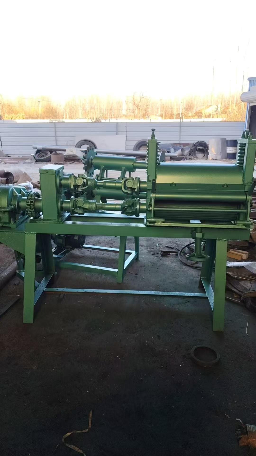 Proč více závodů na recyklaci kaučuku přechází na krakovací čepele Xinzhe Tools?